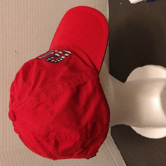 VGUC. GAP American flag colored red baseball cap. - Picture 4 of 8